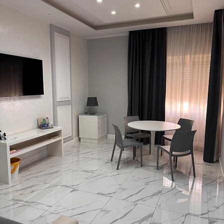 Lady Mary'S Luxury Suites Napels Buitenkant foto