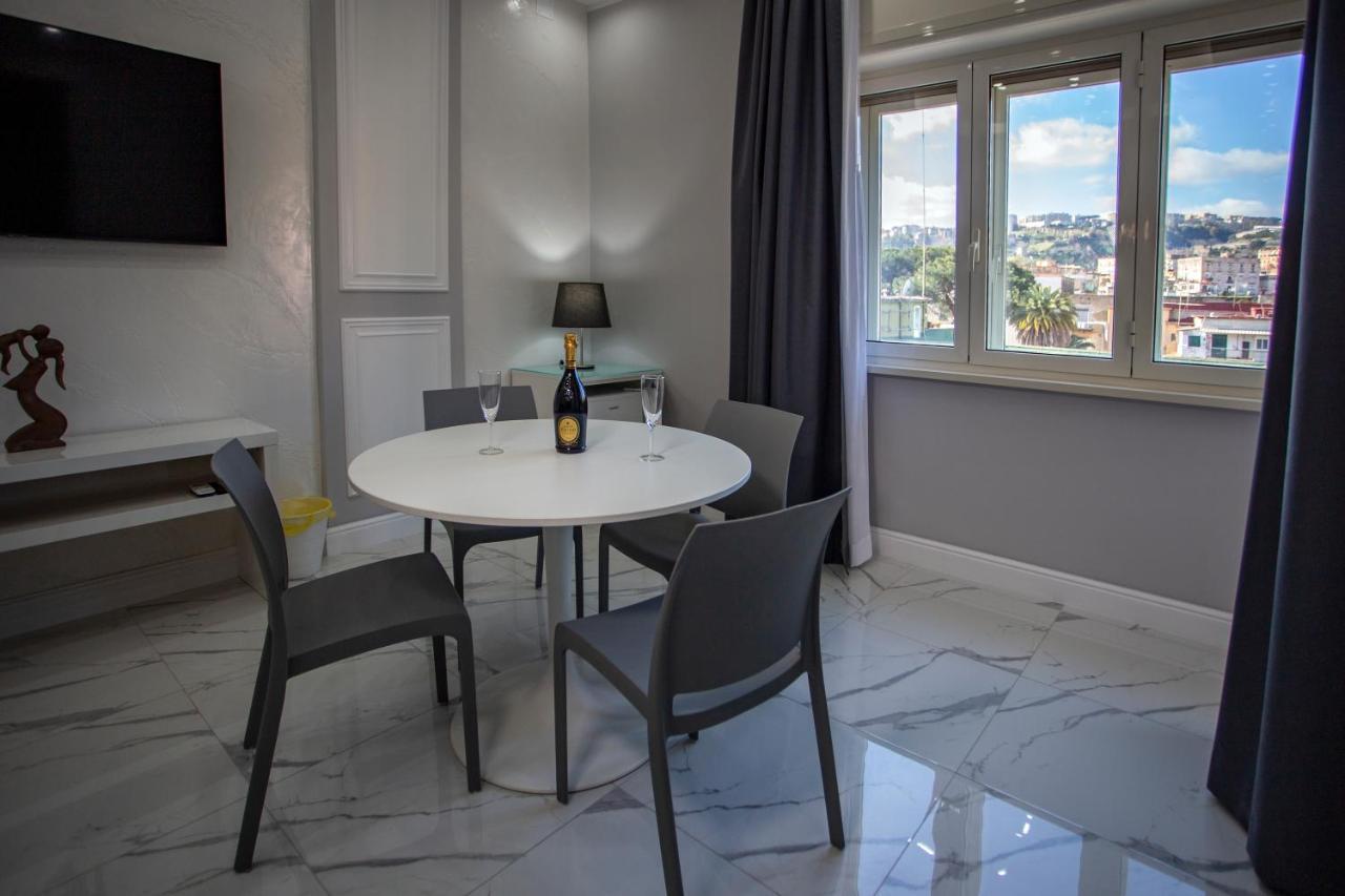 Lady Mary'S Luxury Suites Napels Buitenkant foto