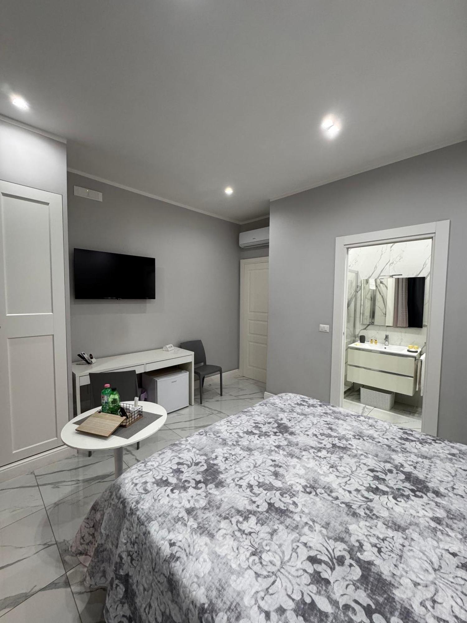 Lady Mary'S Luxury Suites Napels Buitenkant foto