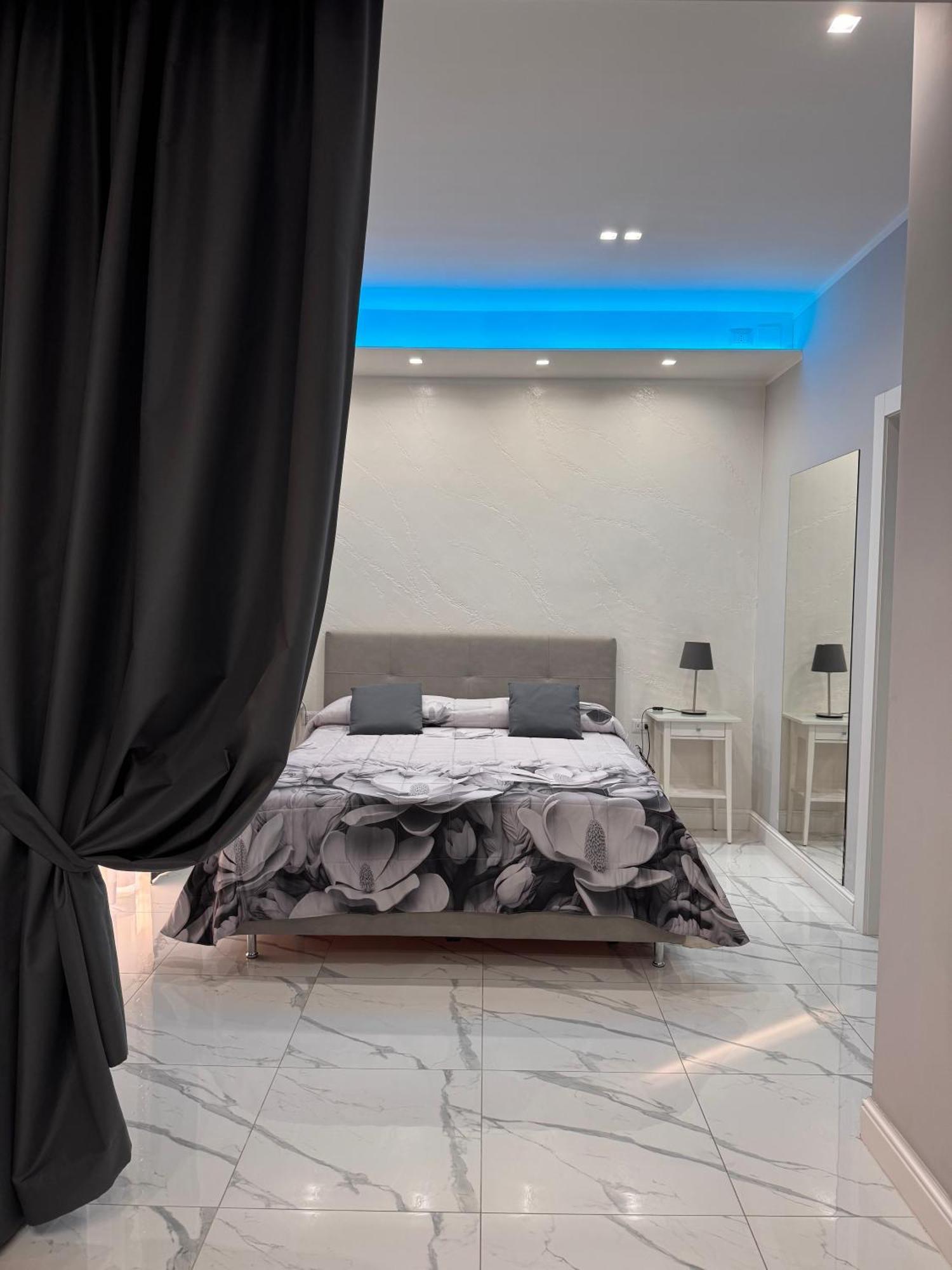 Lady Mary'S Luxury Suites Napels Buitenkant foto
