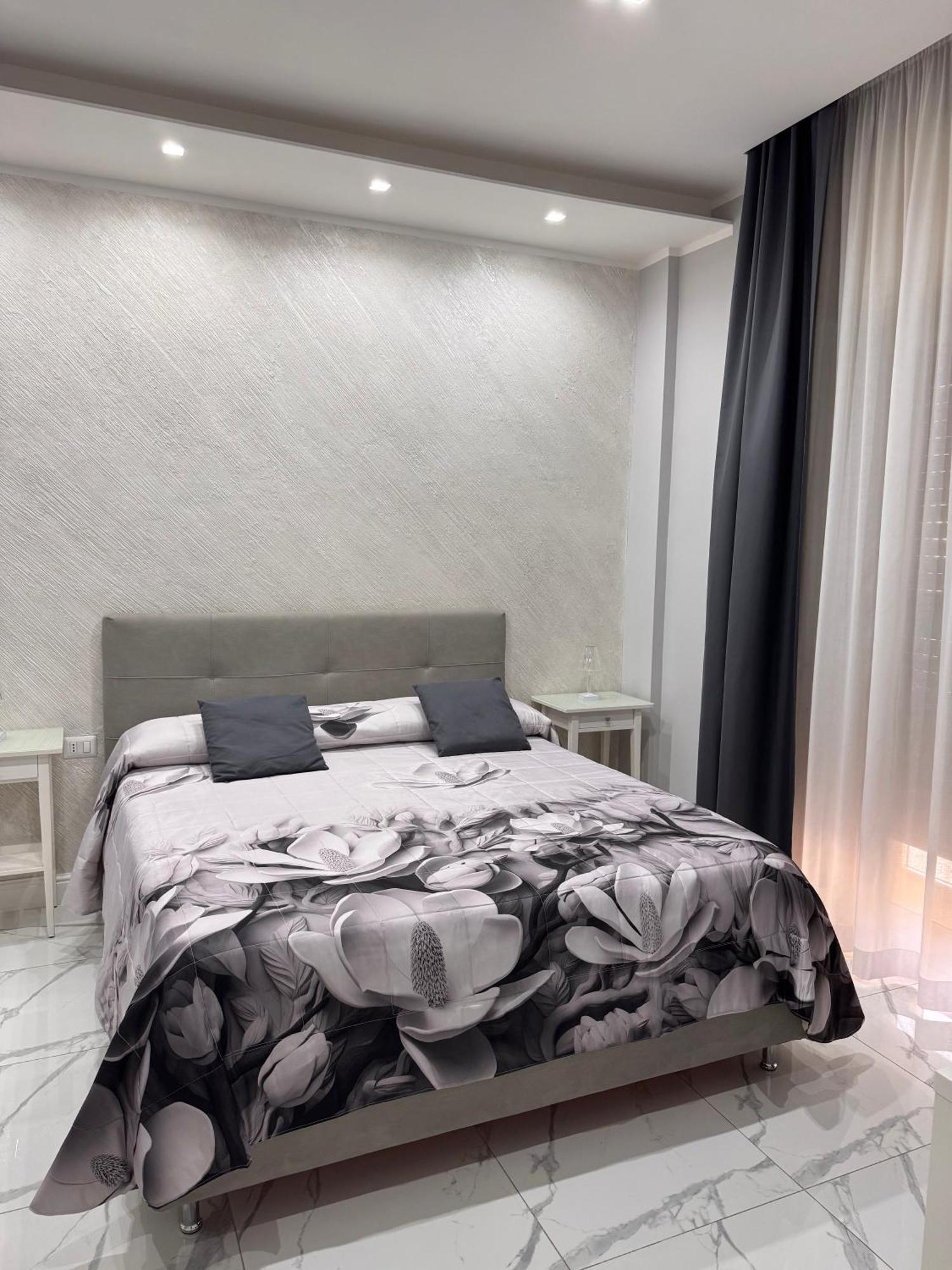Lady Mary'S Luxury Suites Napels Buitenkant foto