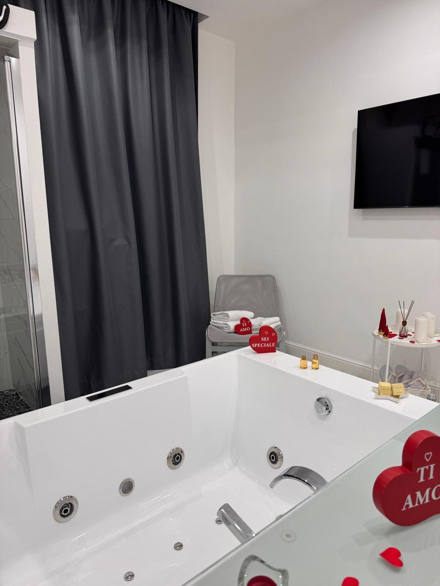 Lady Mary'S Luxury Suites Napels Buitenkant foto